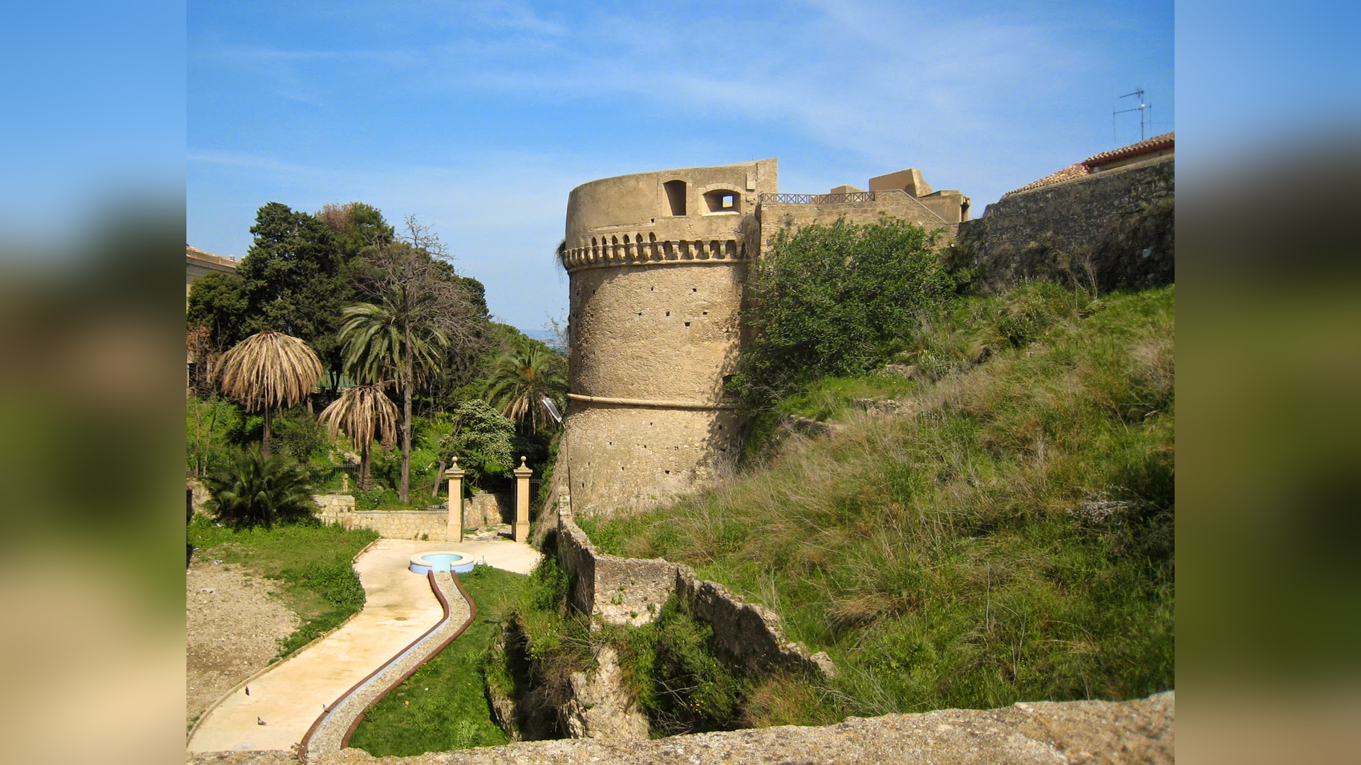 Castello di Carlo V a Crotone — Crotone (Calabria)