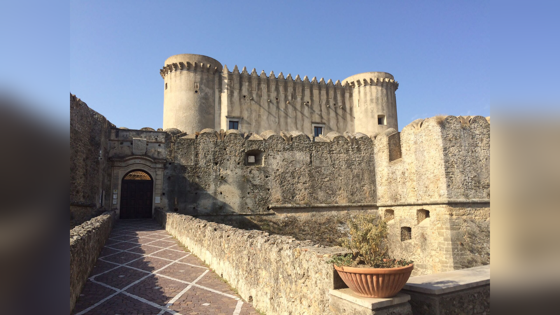 Il Castello di Santa Severina — Crotone (Calabria)